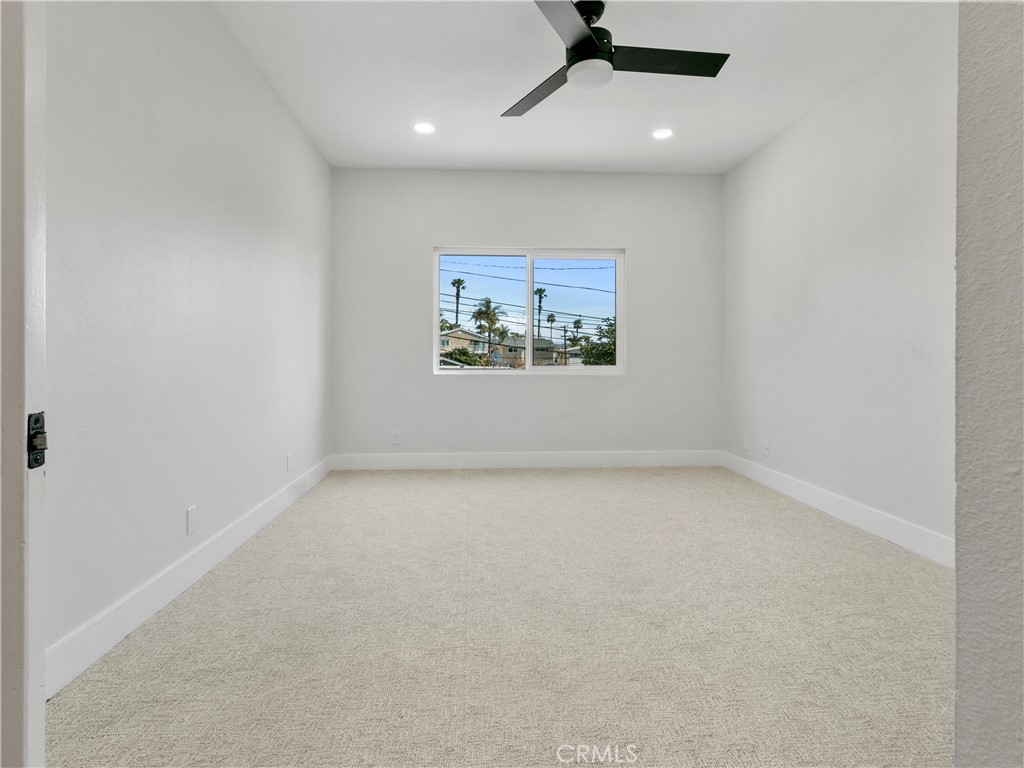 33892 Violet Lantern St