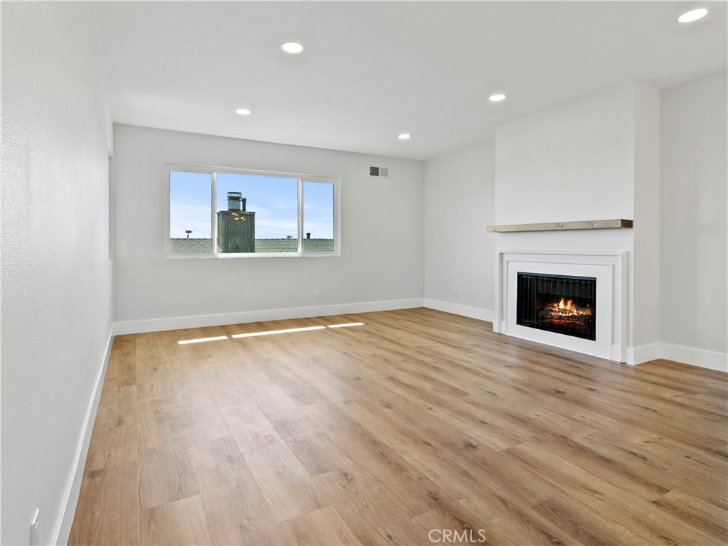 33892 Violet Lantern St