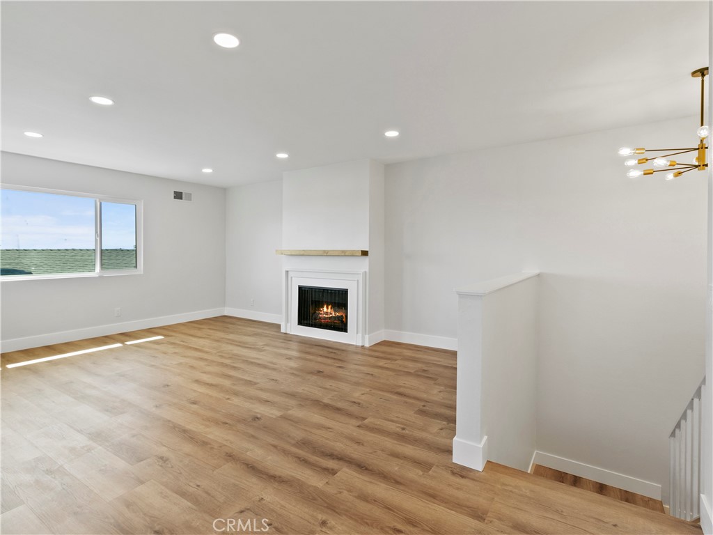 33892 Violet Lantern St