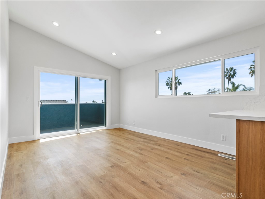 33892 Violet Lantern St