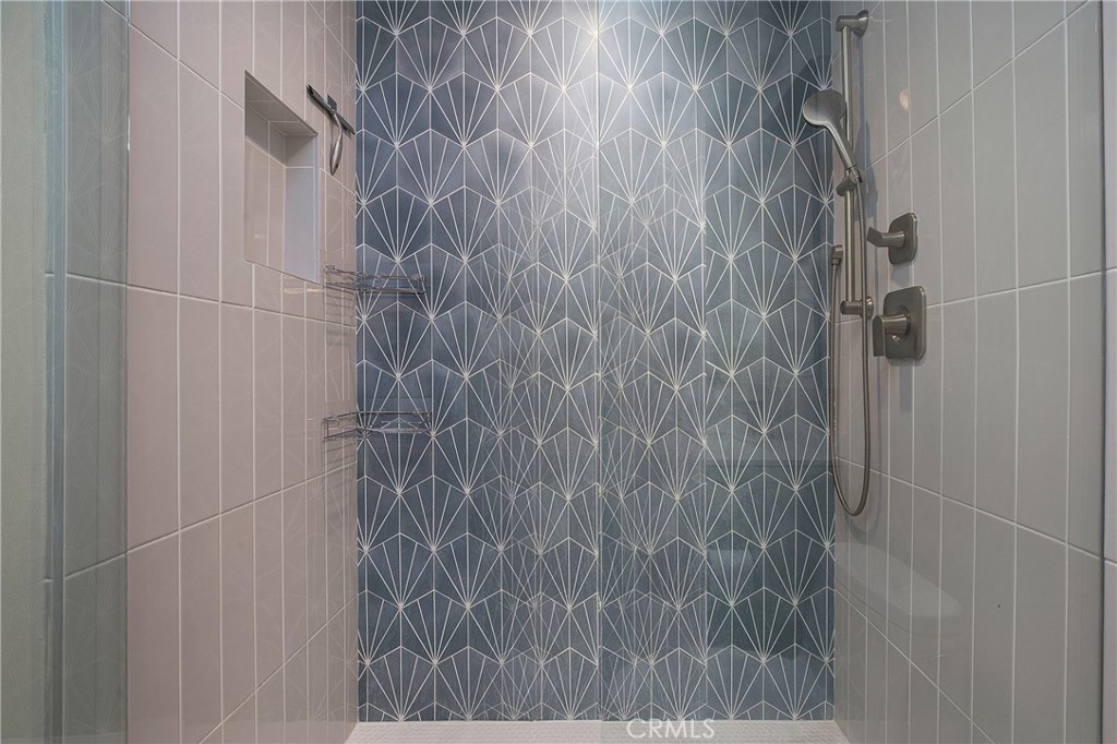 33802 Violet Lantern Street