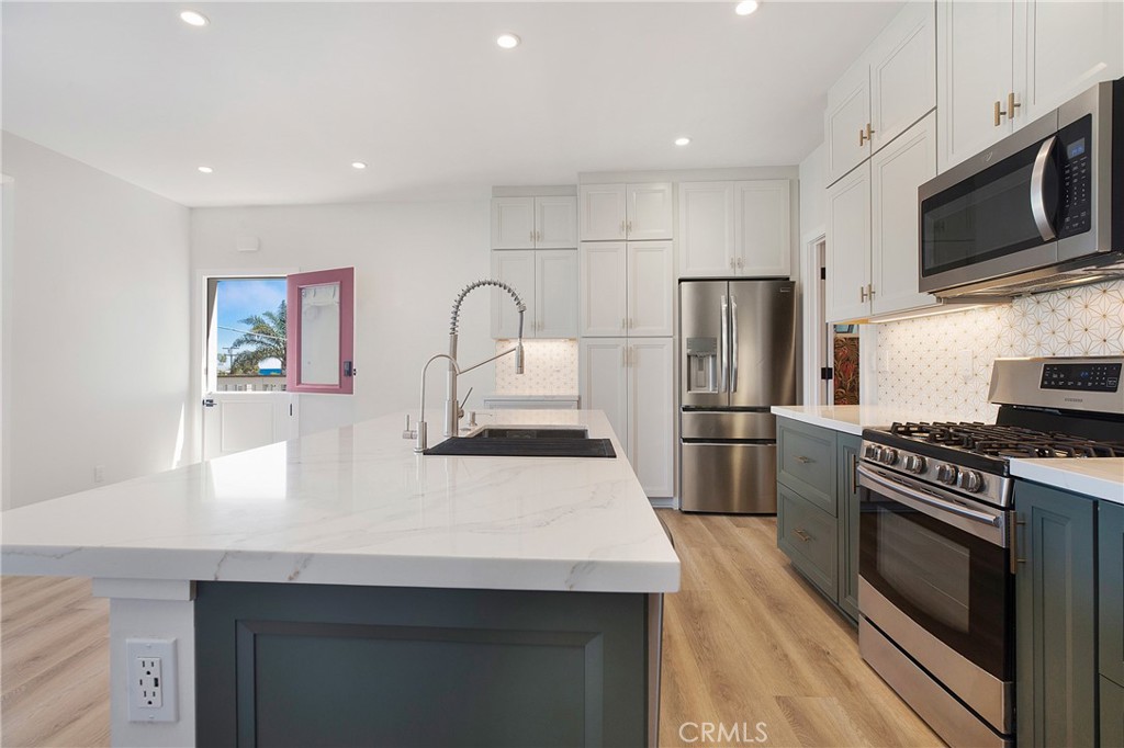 33802 Violet Lantern Street