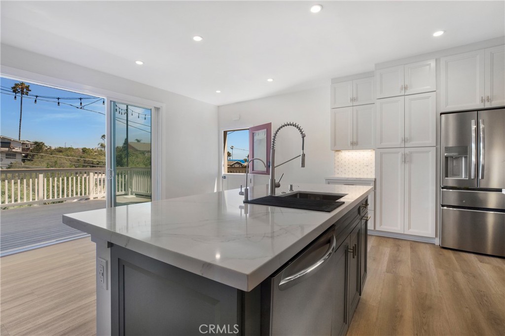 33802 Violet Lantern Street
