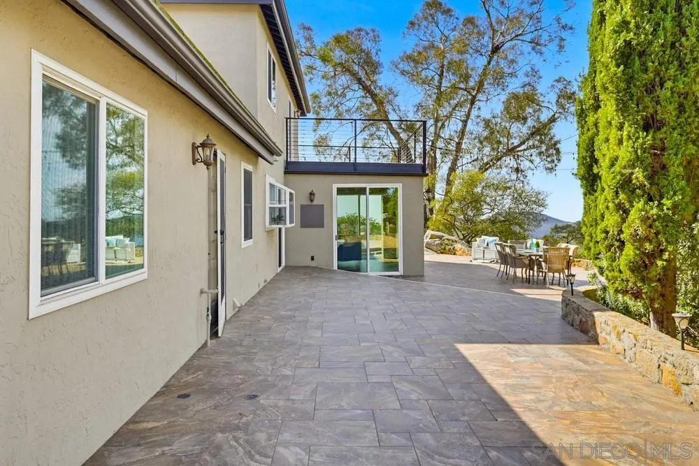 29059 Meadow Glen Way W