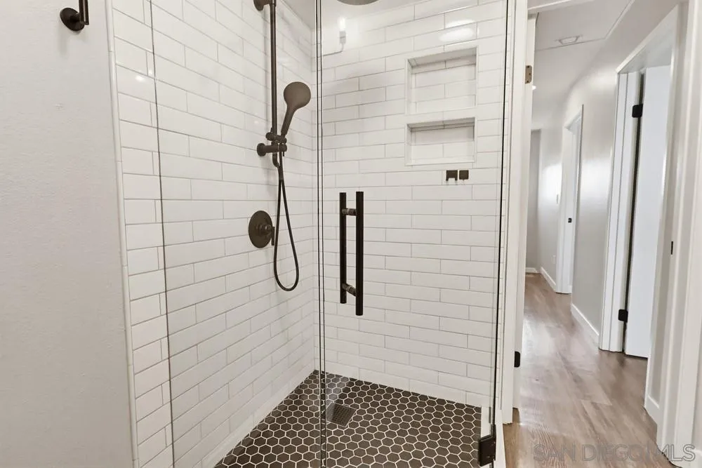 5516 Caminito Roberto