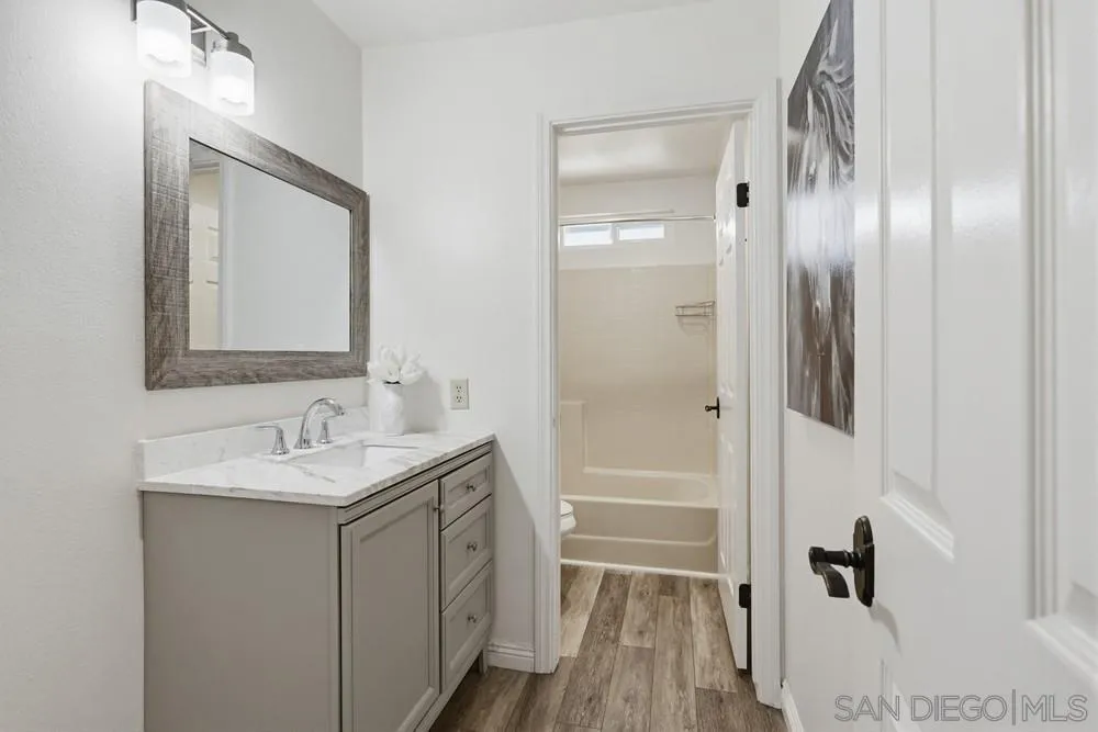 29059 Meadow Glen Wy West