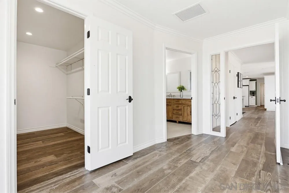 29059 Meadow Glen Wy West