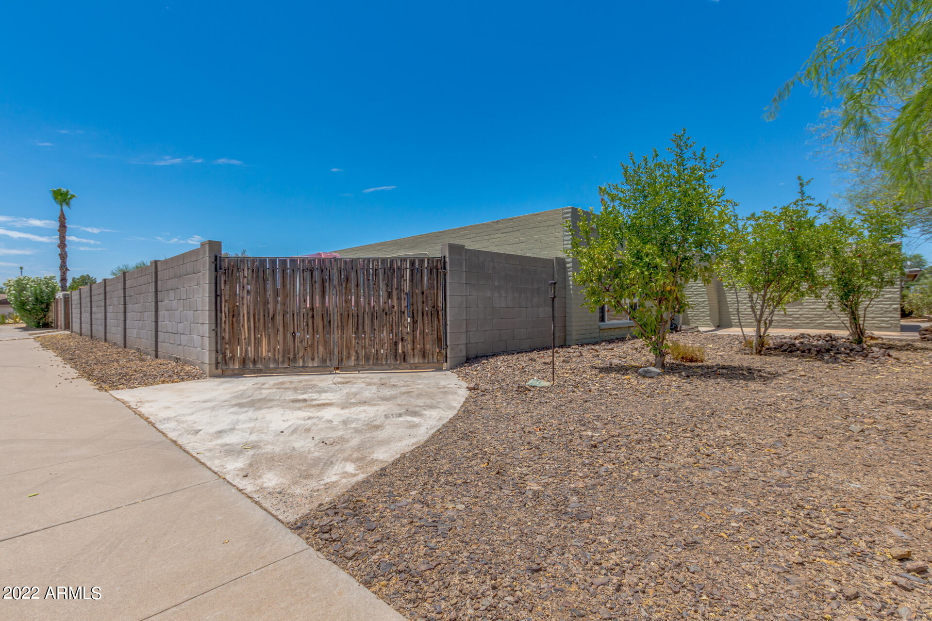 3247 E CORRINE Drive