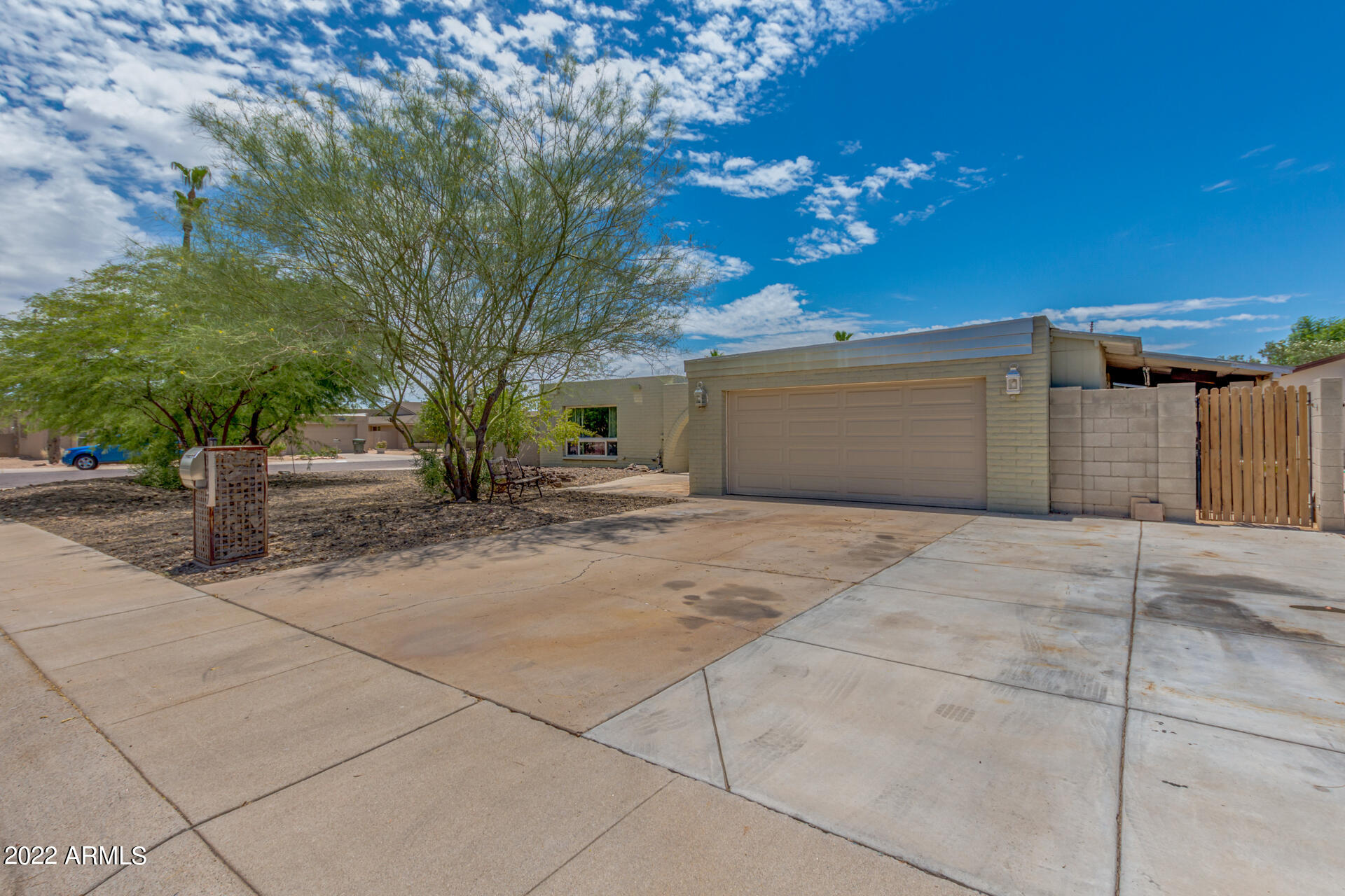 3247 E CORRINE Drive