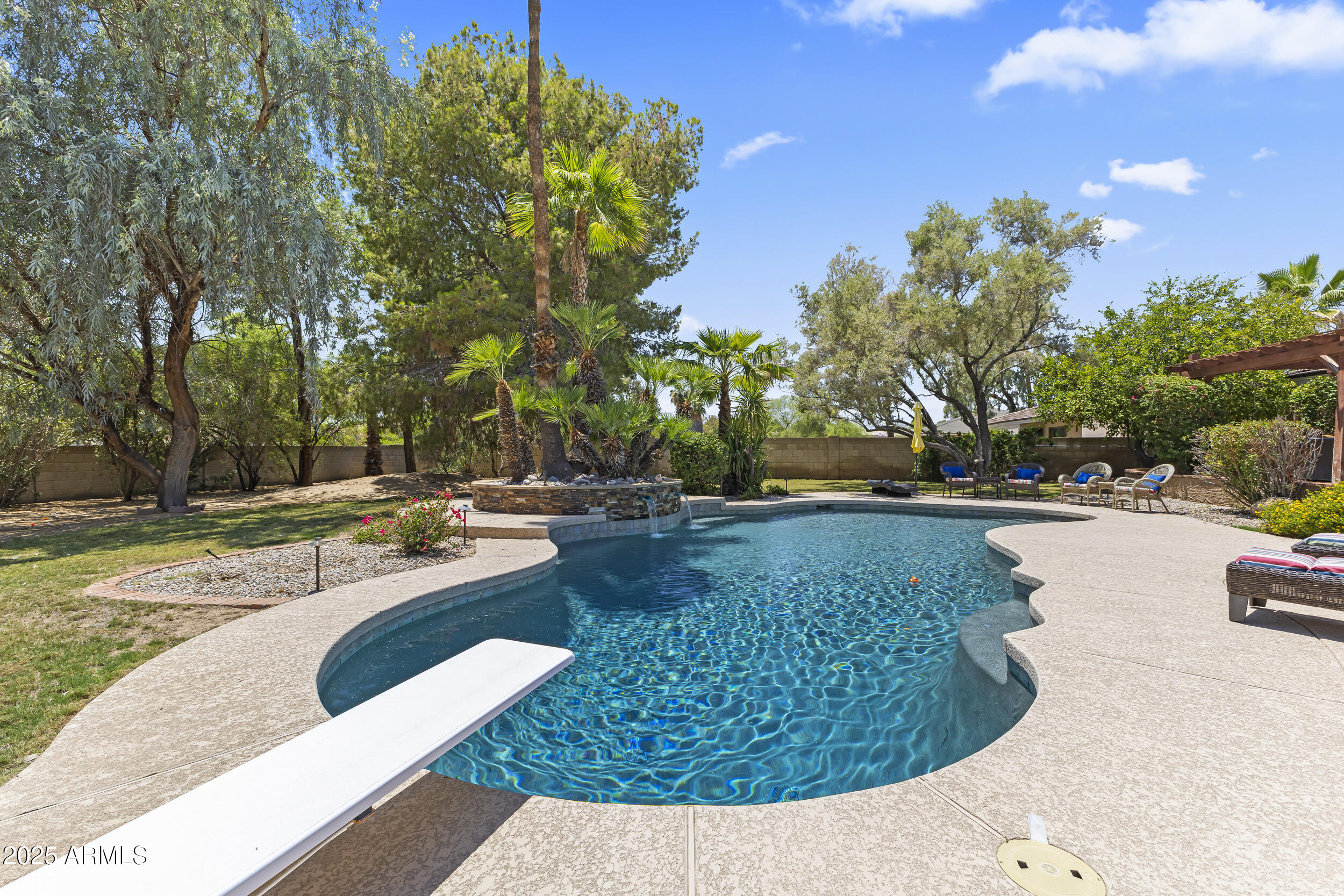 4901 E SUNNYSIDE Drive
