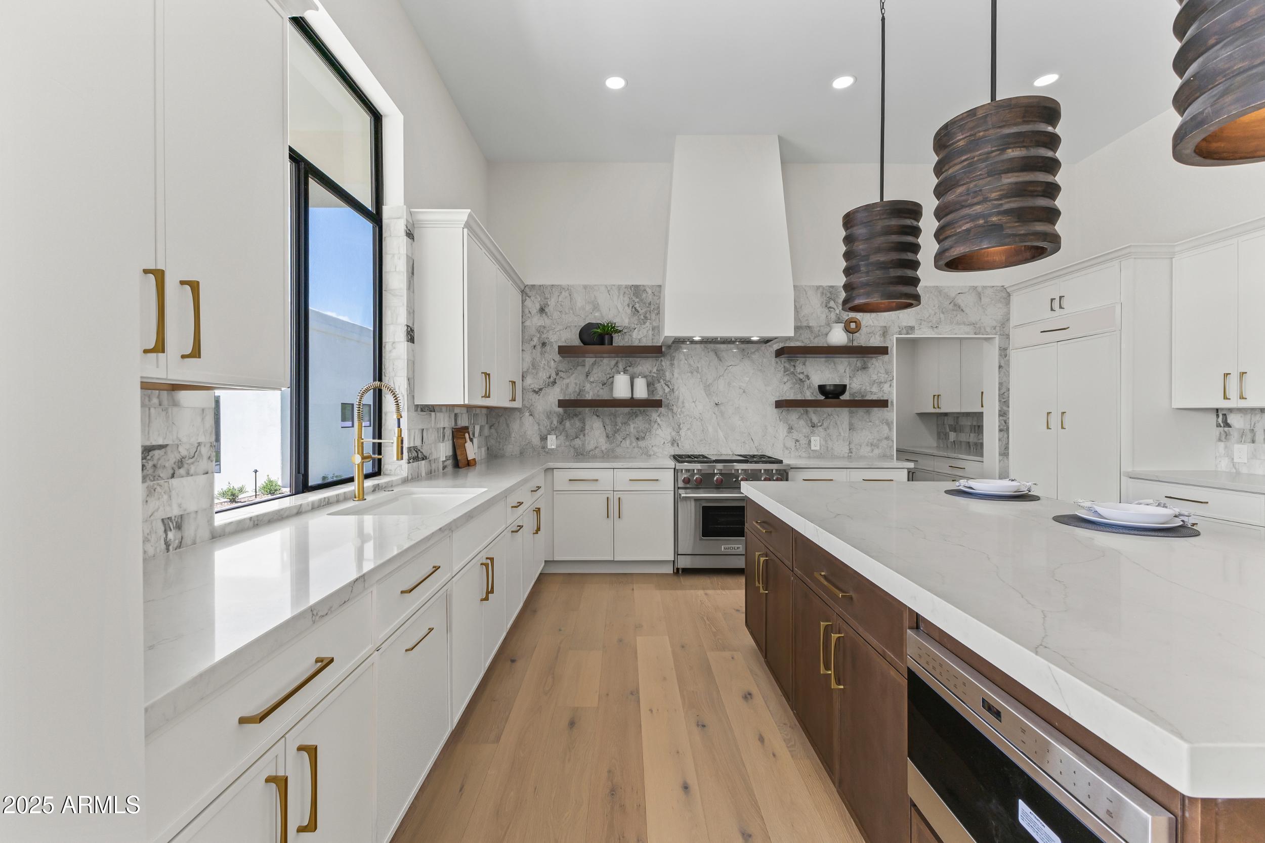 9611 E CLINTON Street