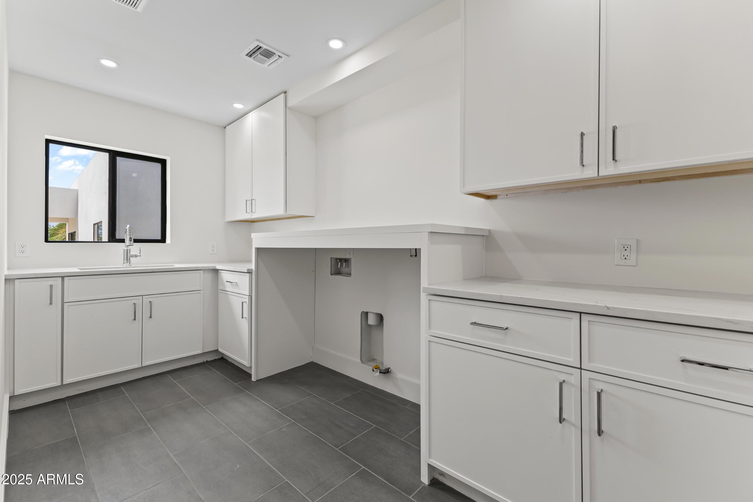 9611 E CLINTON Street