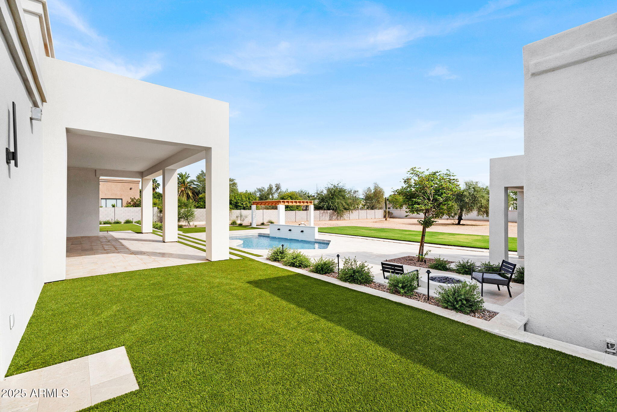 9611 E CLINTON Street