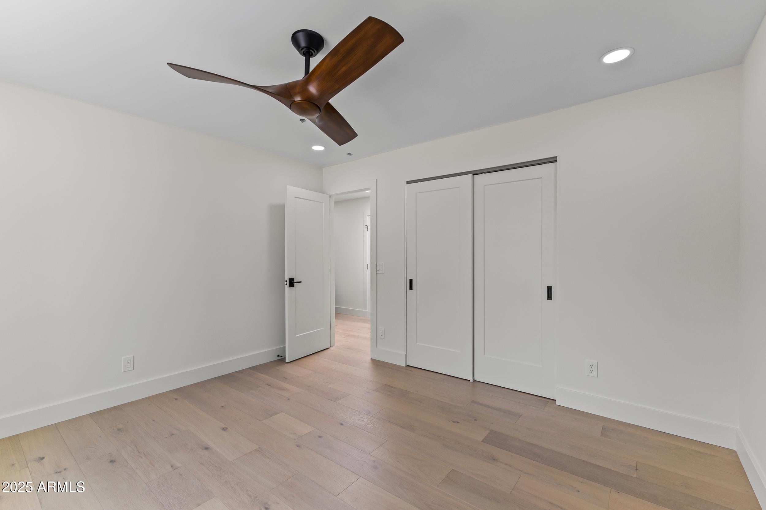 9611 E CLINTON Street