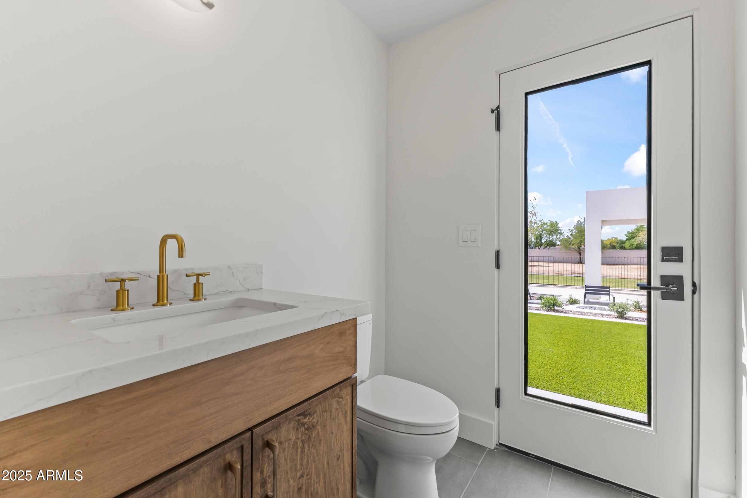 9611 E CLINTON Street