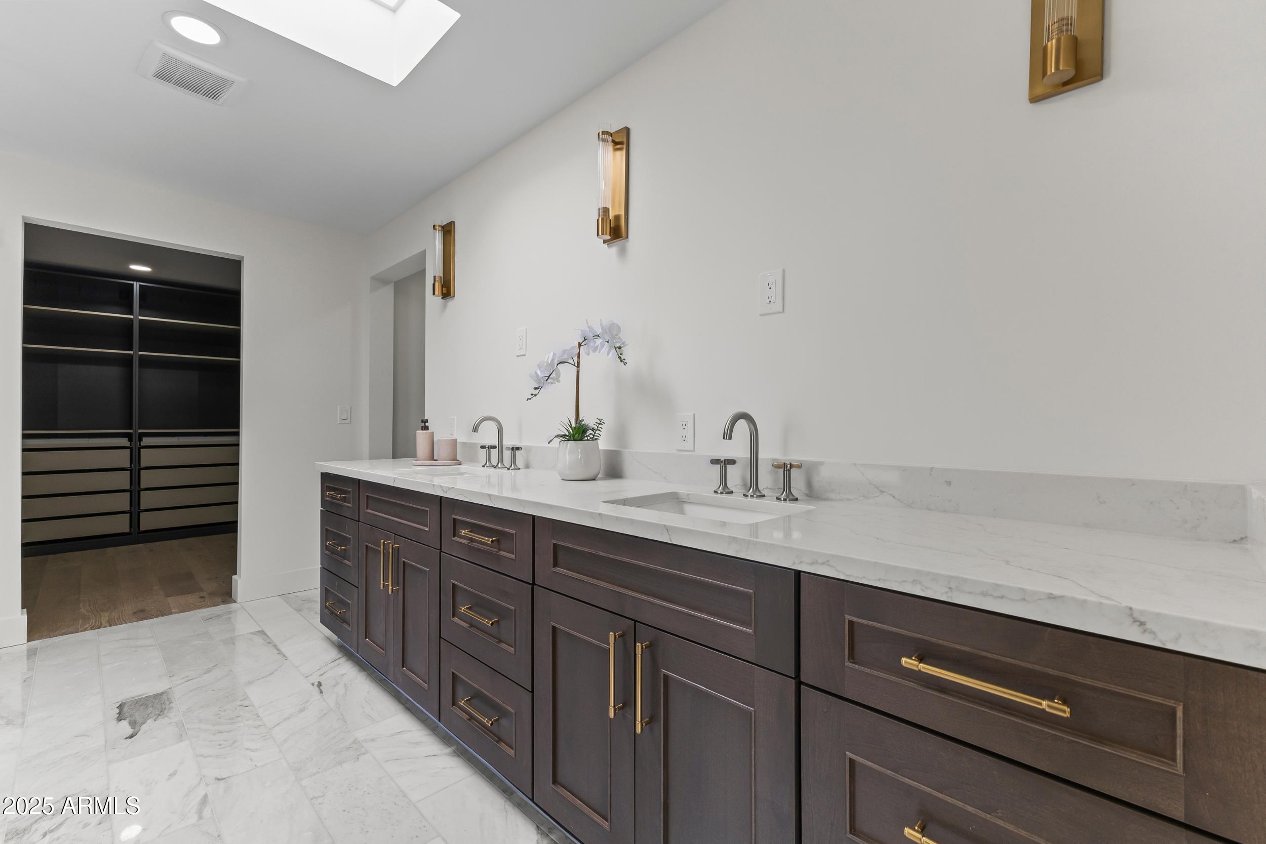 9611 E CLINTON Street