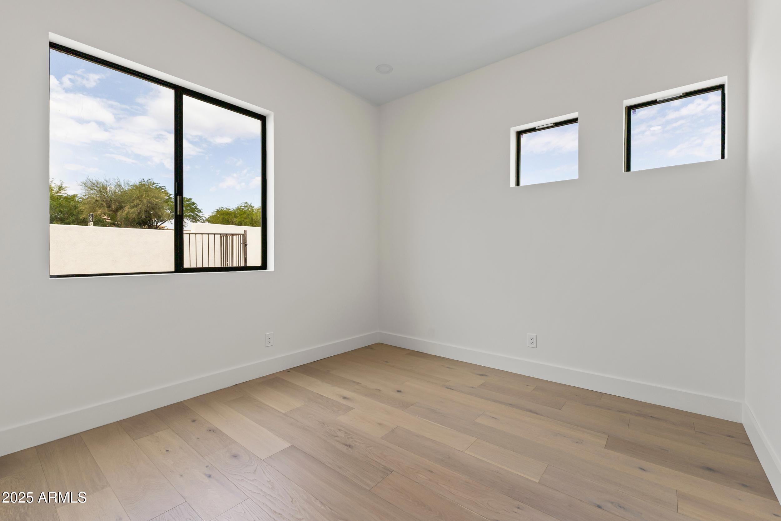 9611 E CLINTON Street