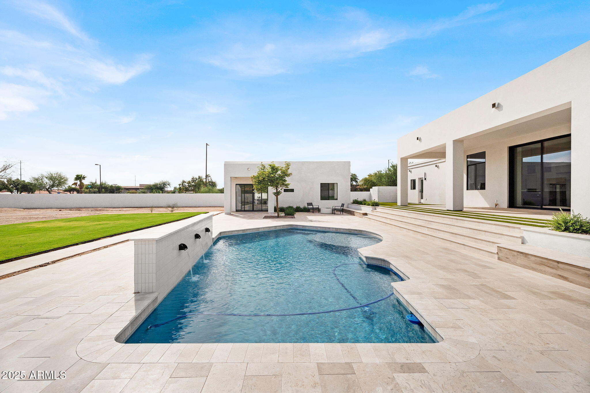 9611 E CLINTON Street