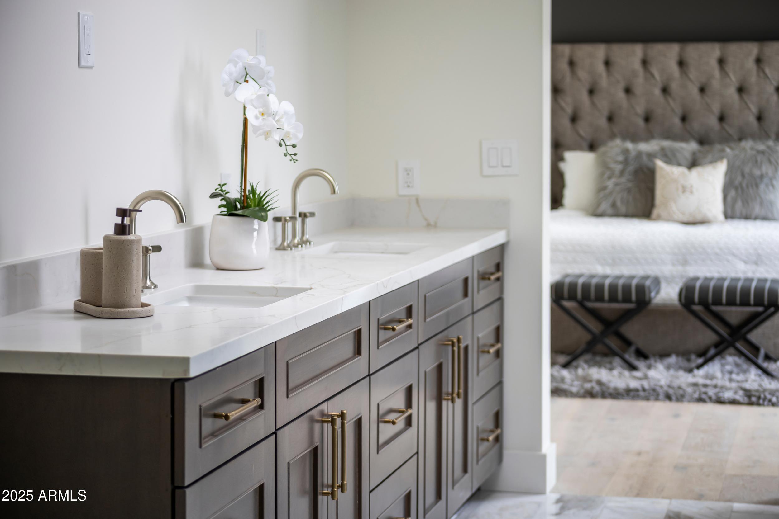 9611 E CLINTON Street