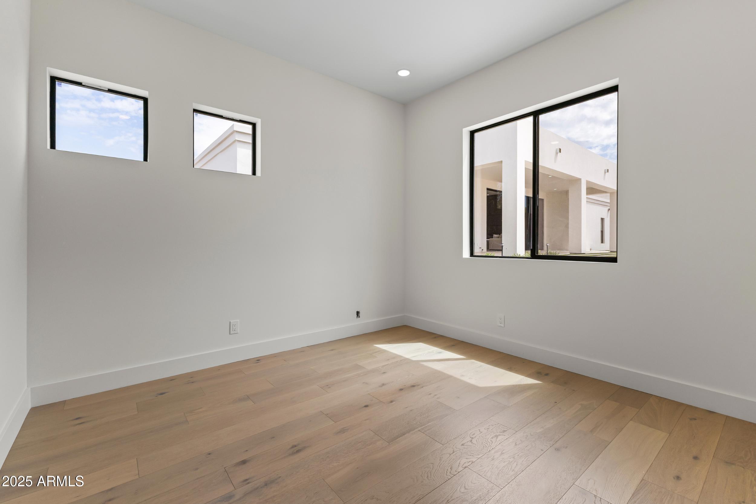 9611 E CLINTON Street