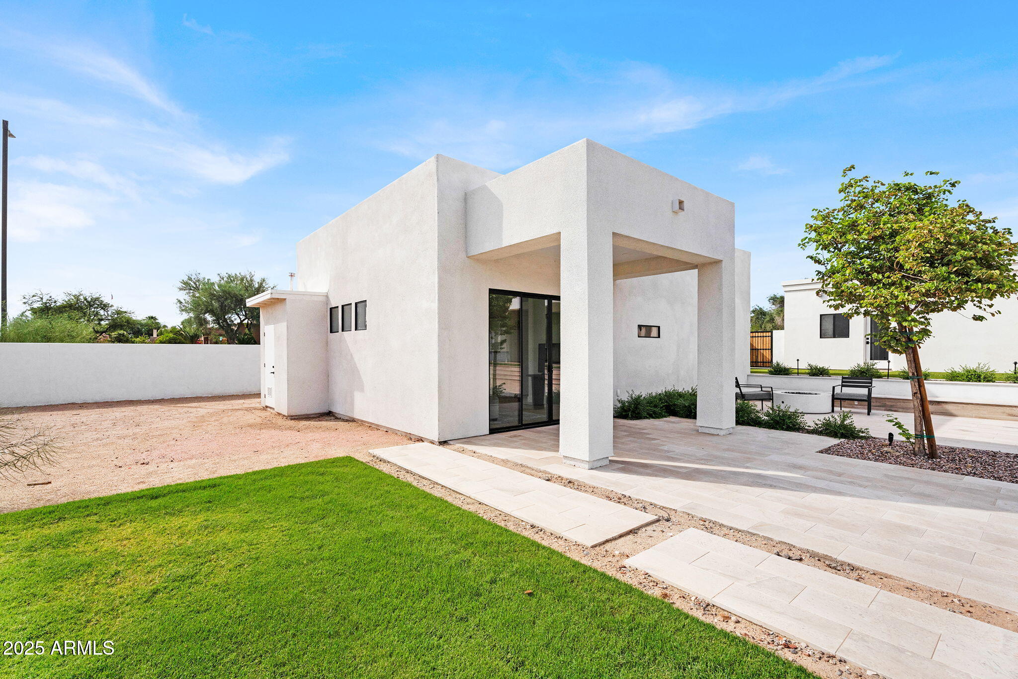 9611 E CLINTON Street