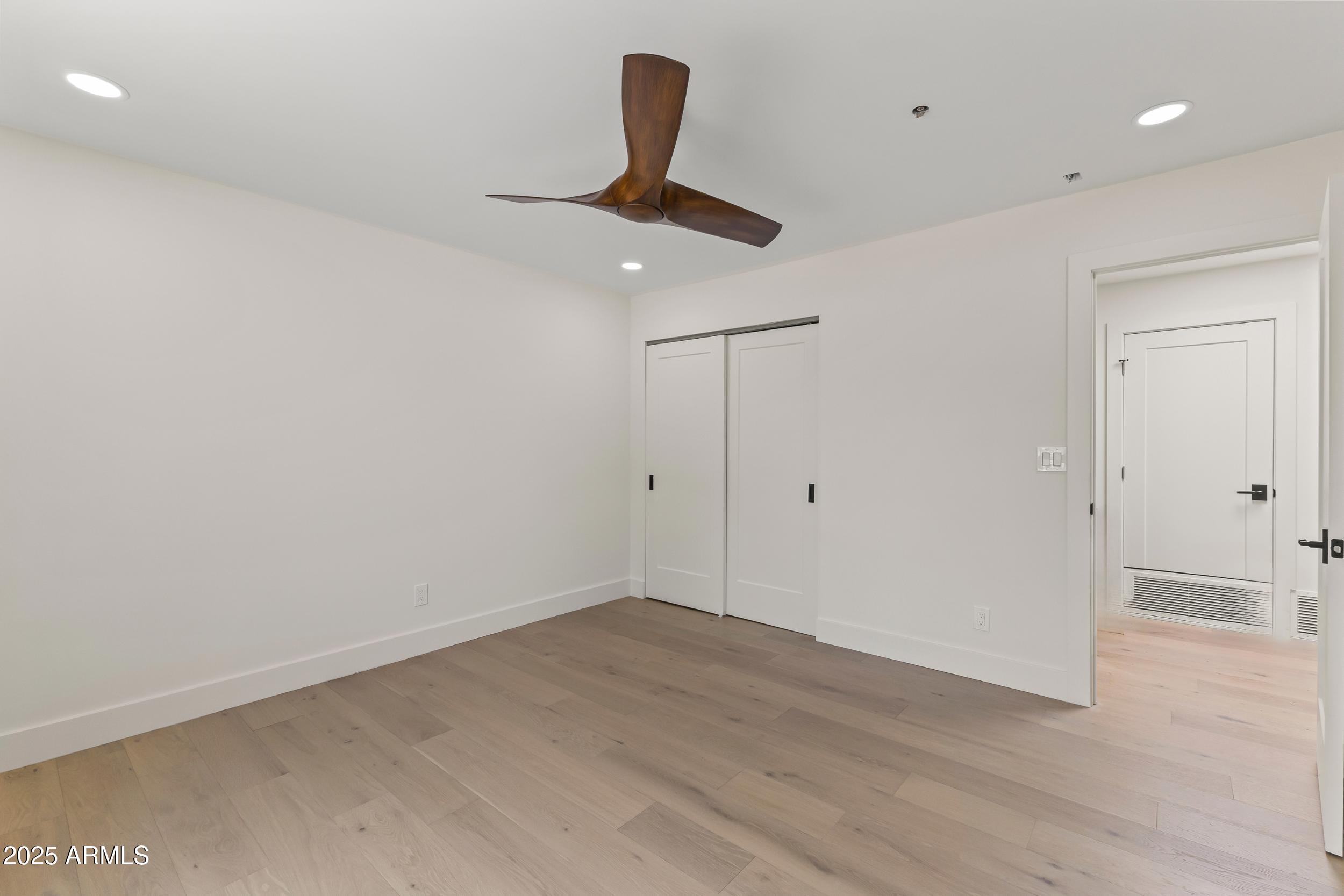 9611 E CLINTON Street