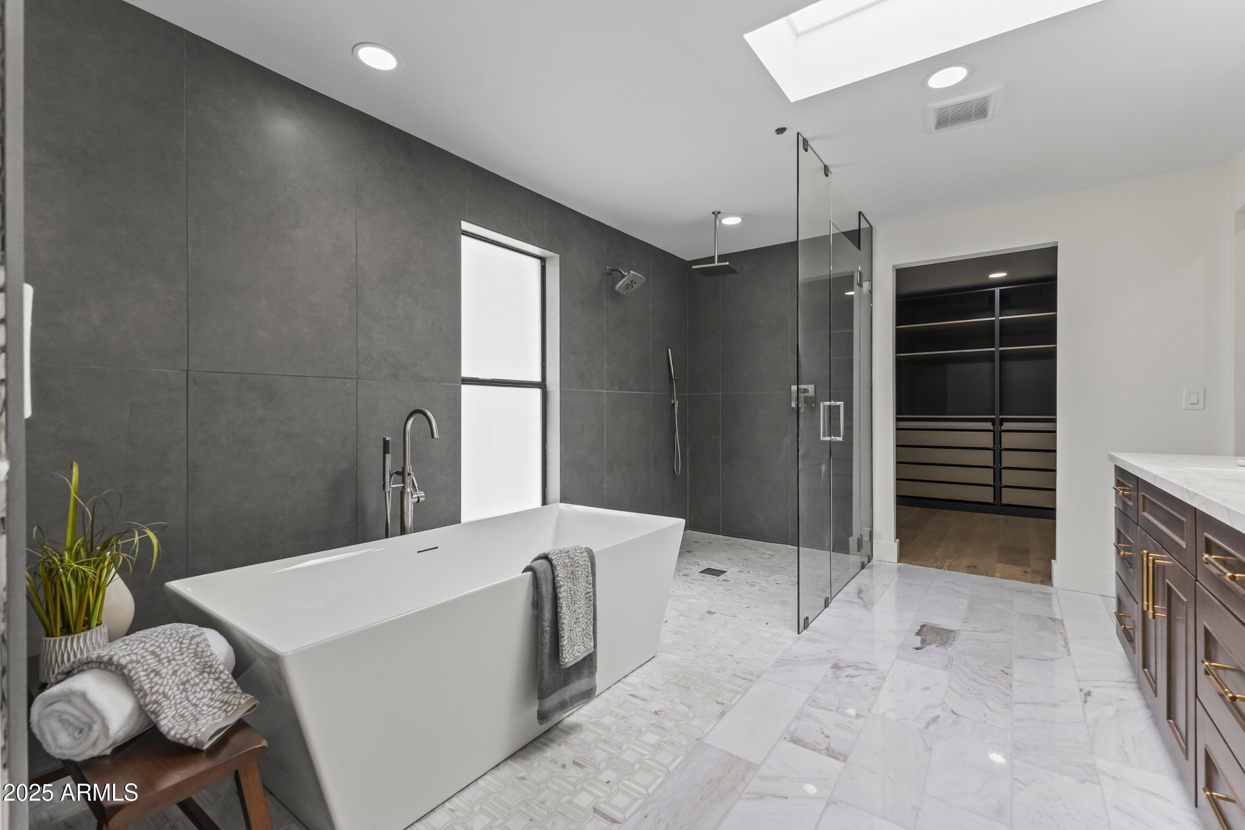 9611 E CLINTON Street