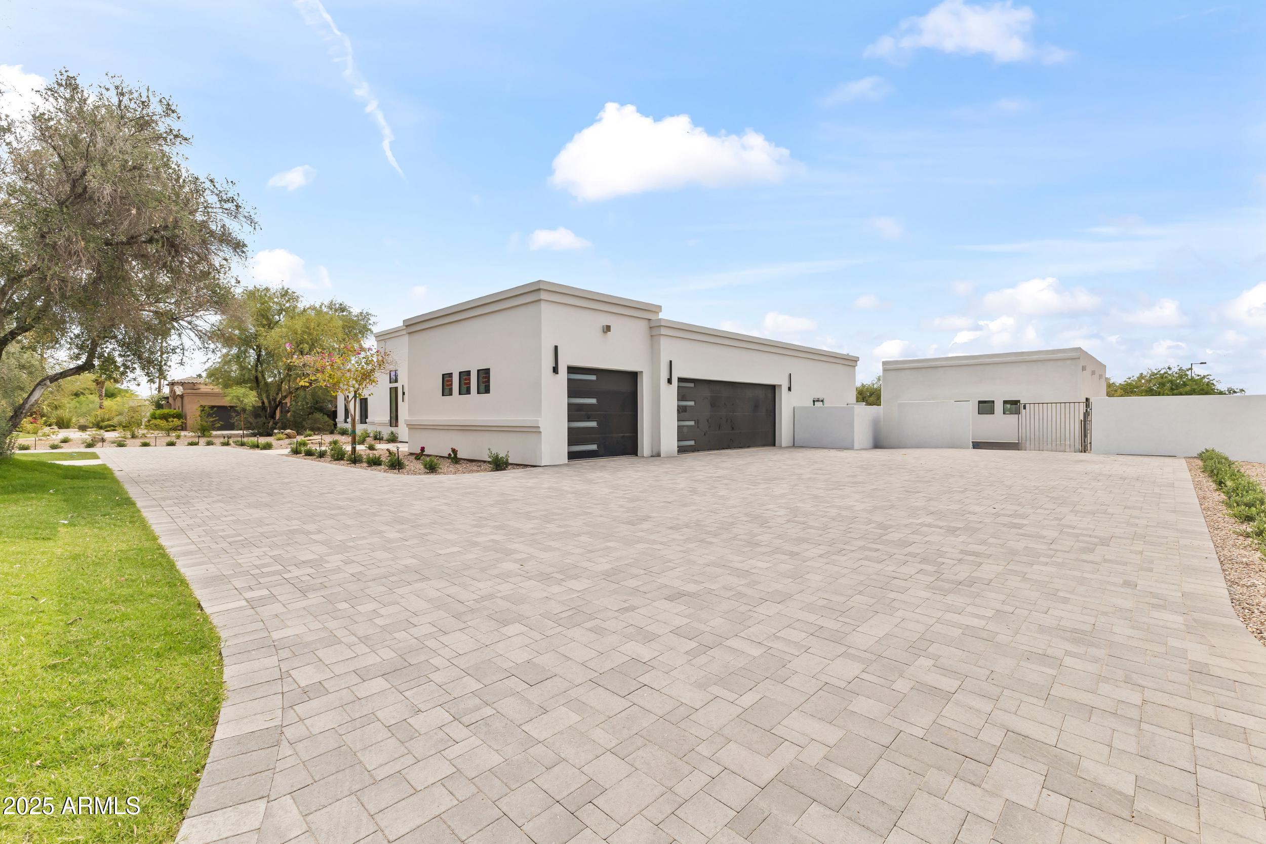 9611 E CLINTON Street