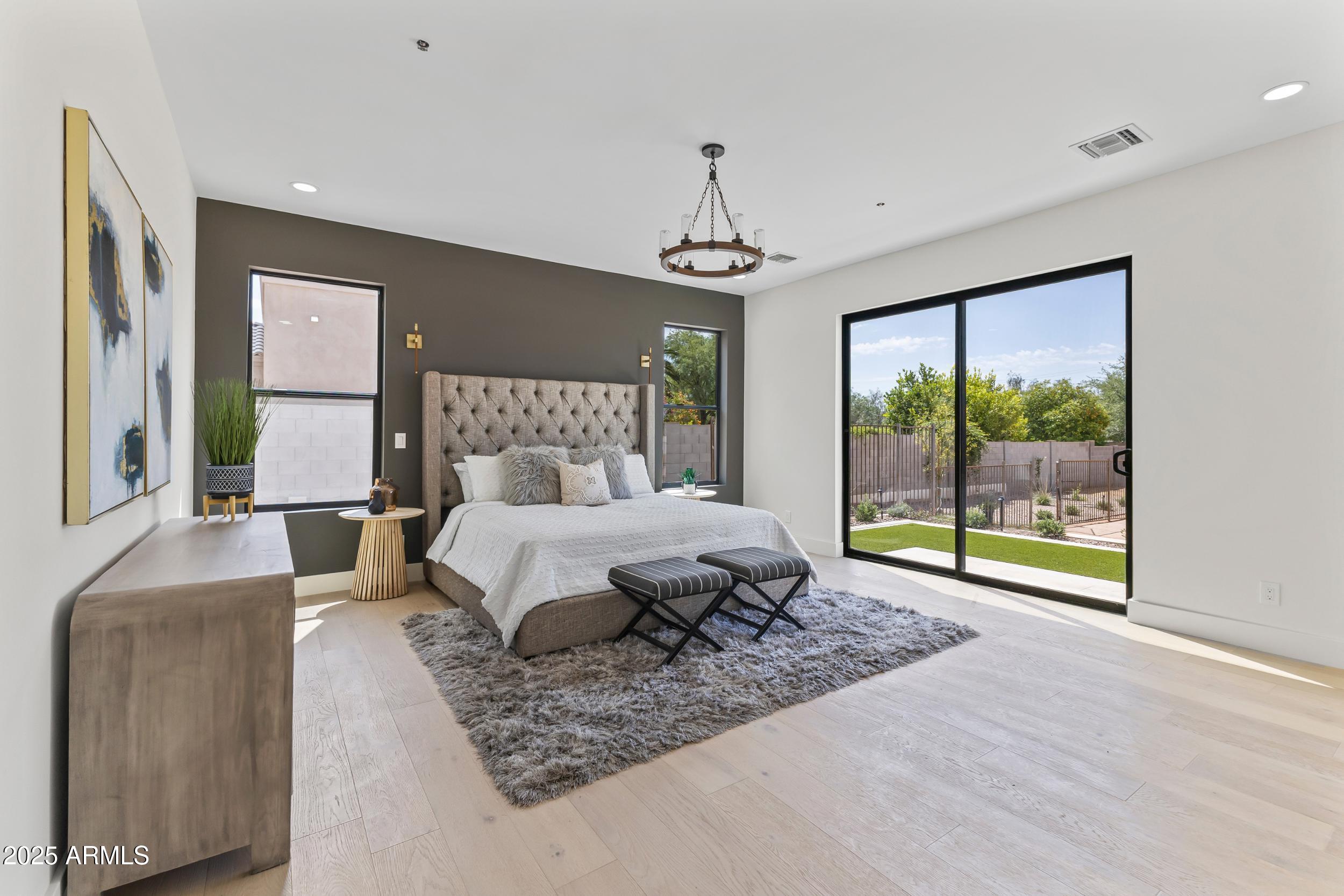 9611 E CLINTON Street