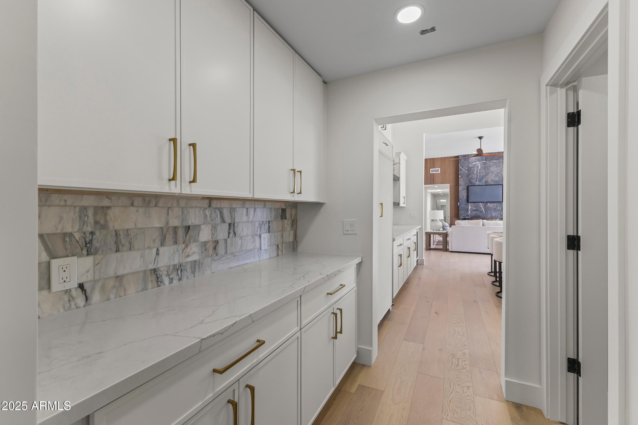 9611 E CLINTON Street