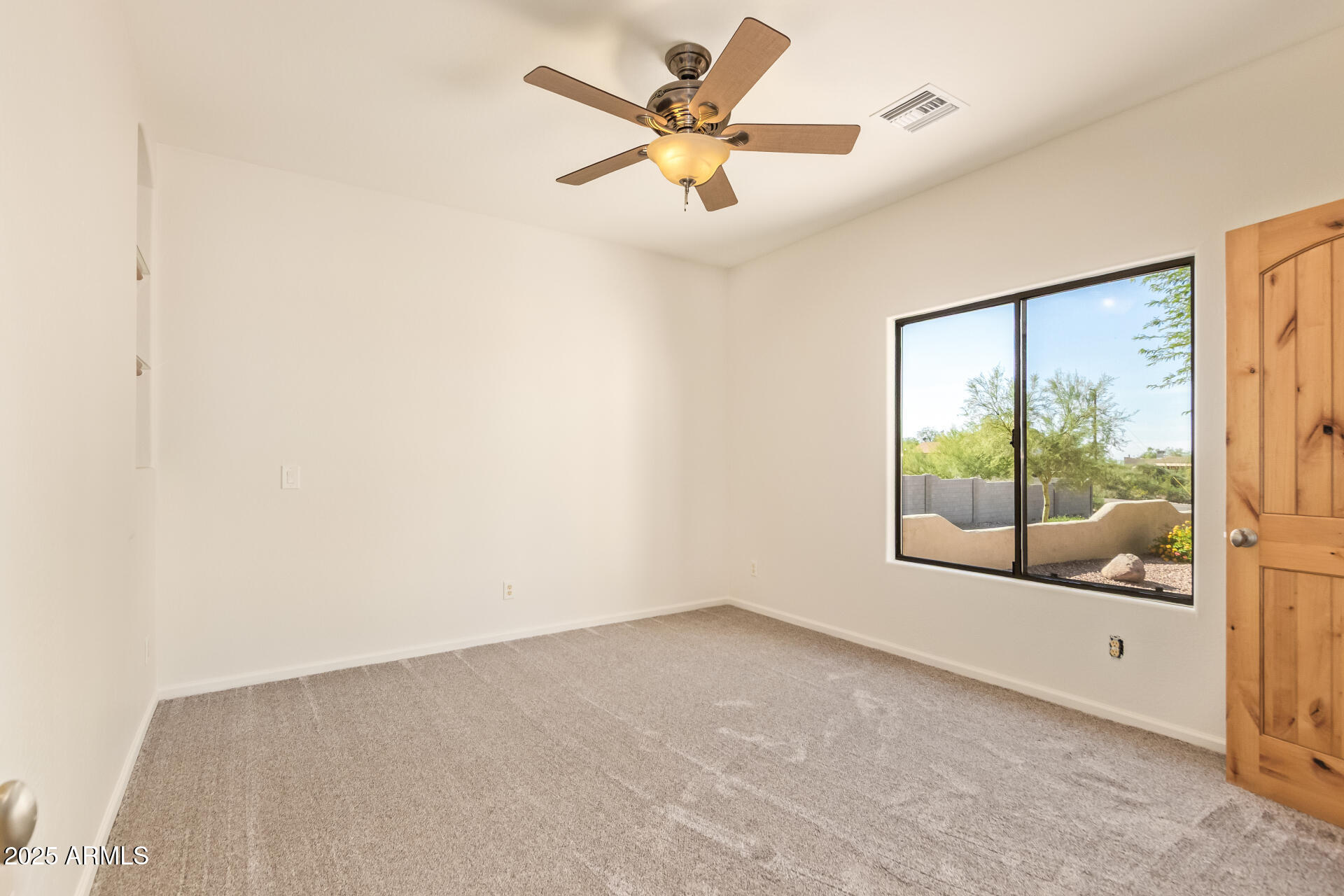 945 N MOUNTAIN VIEW Road