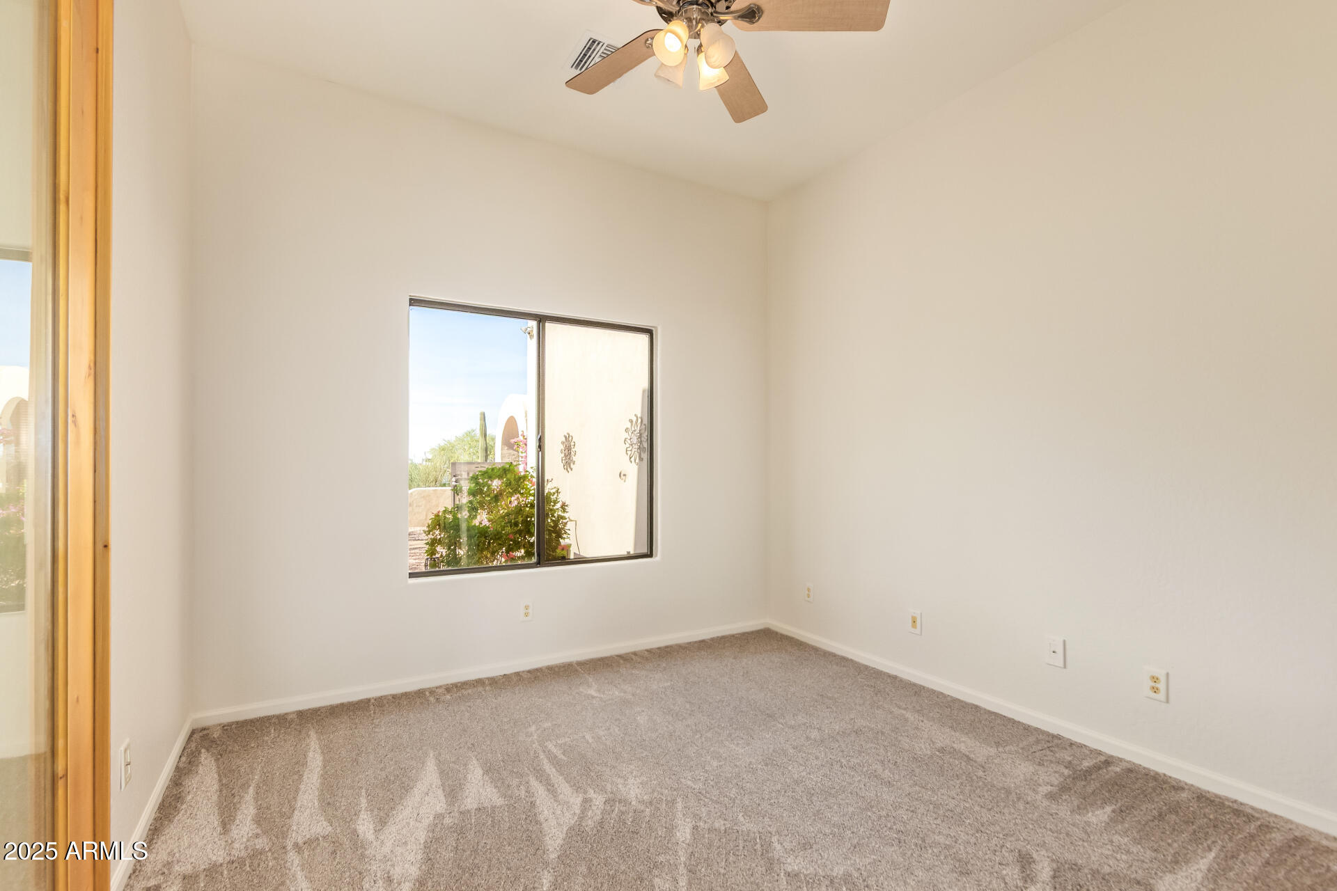 945 N MOUNTAIN VIEW Road