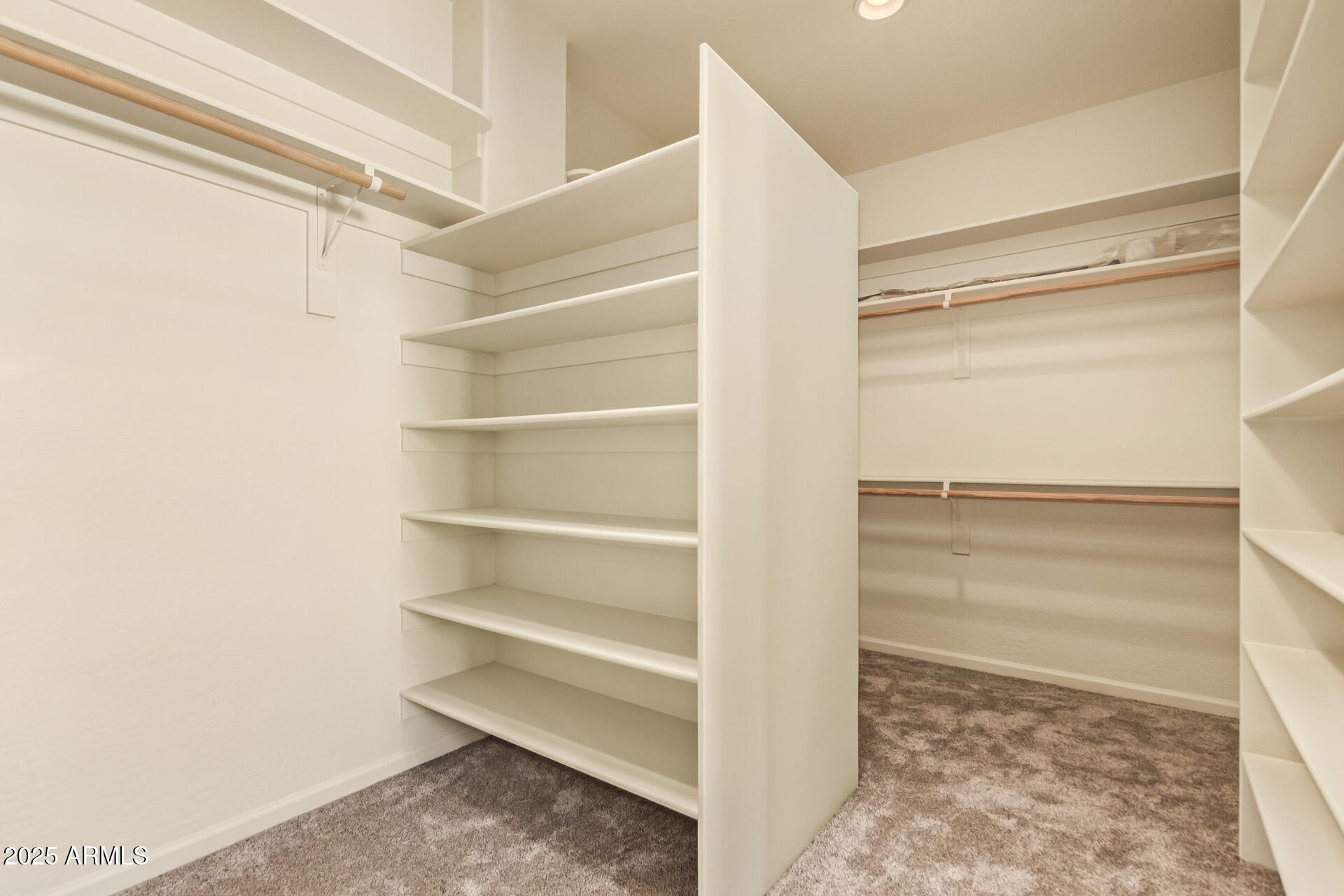 945 N MOUNTAIN VIEW Road