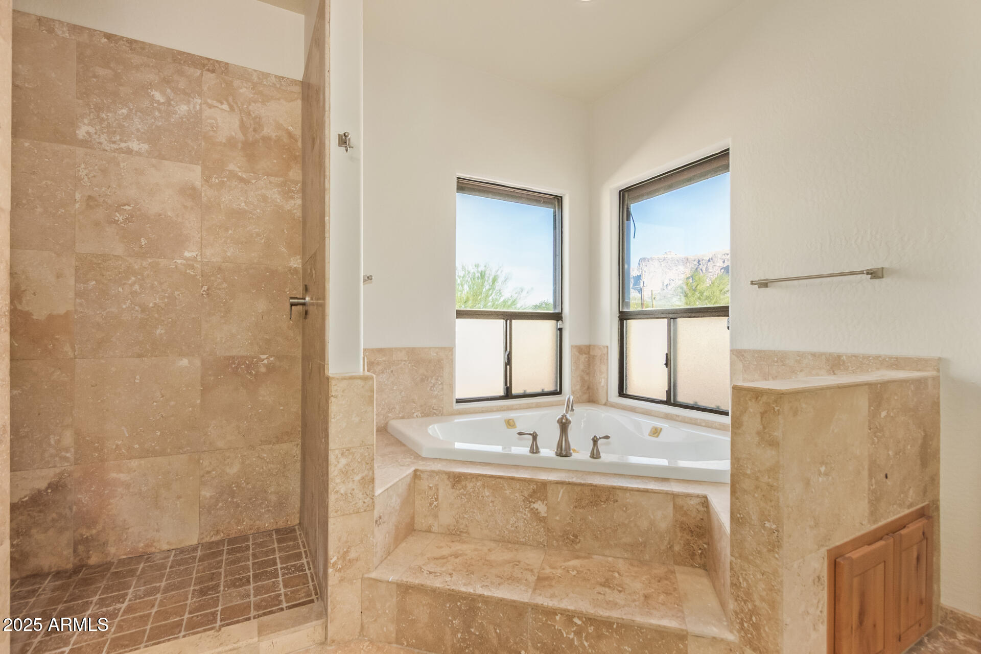 945 N MOUNTAIN VIEW Road