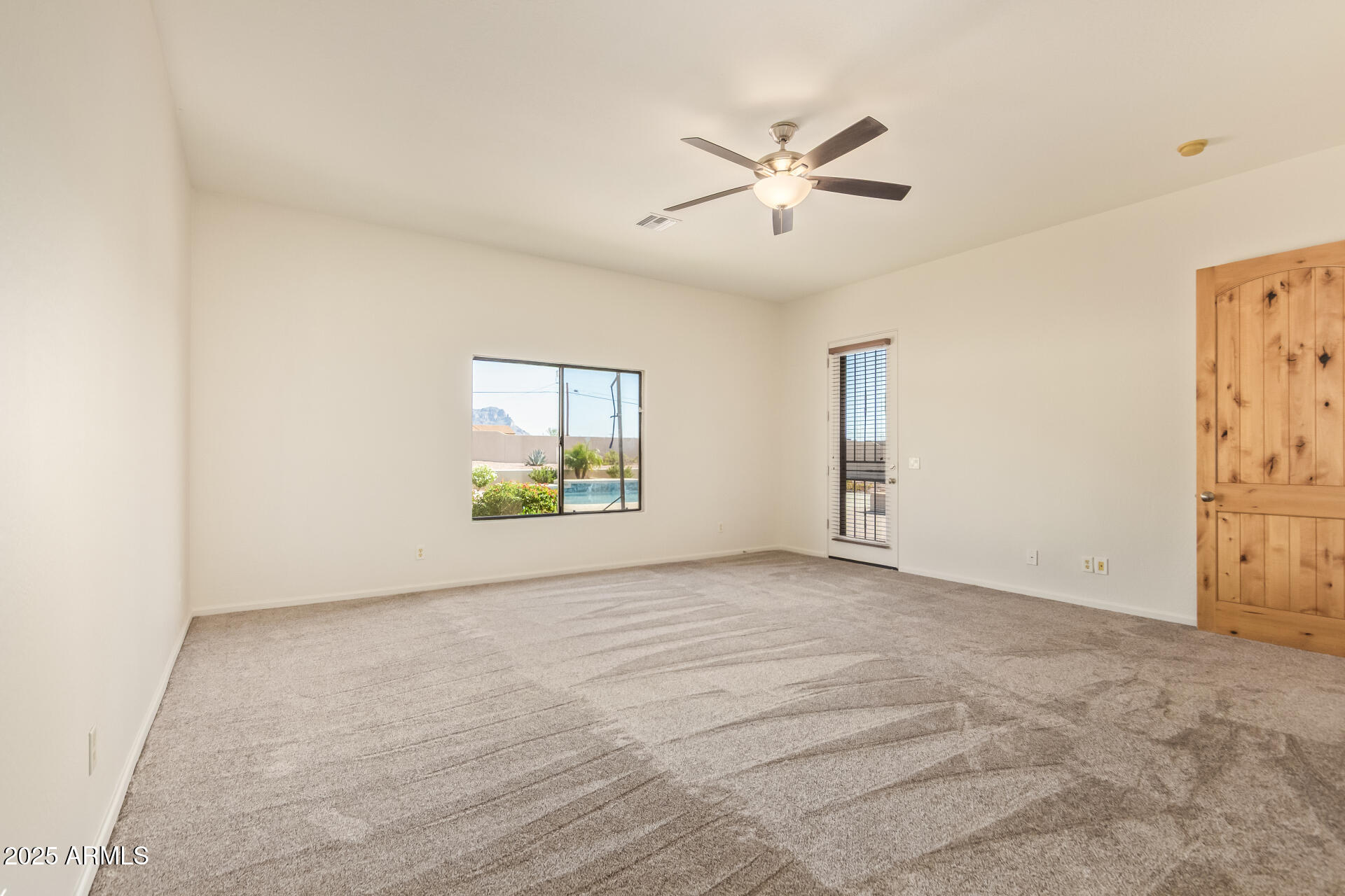 945 N MOUNTAIN VIEW Road