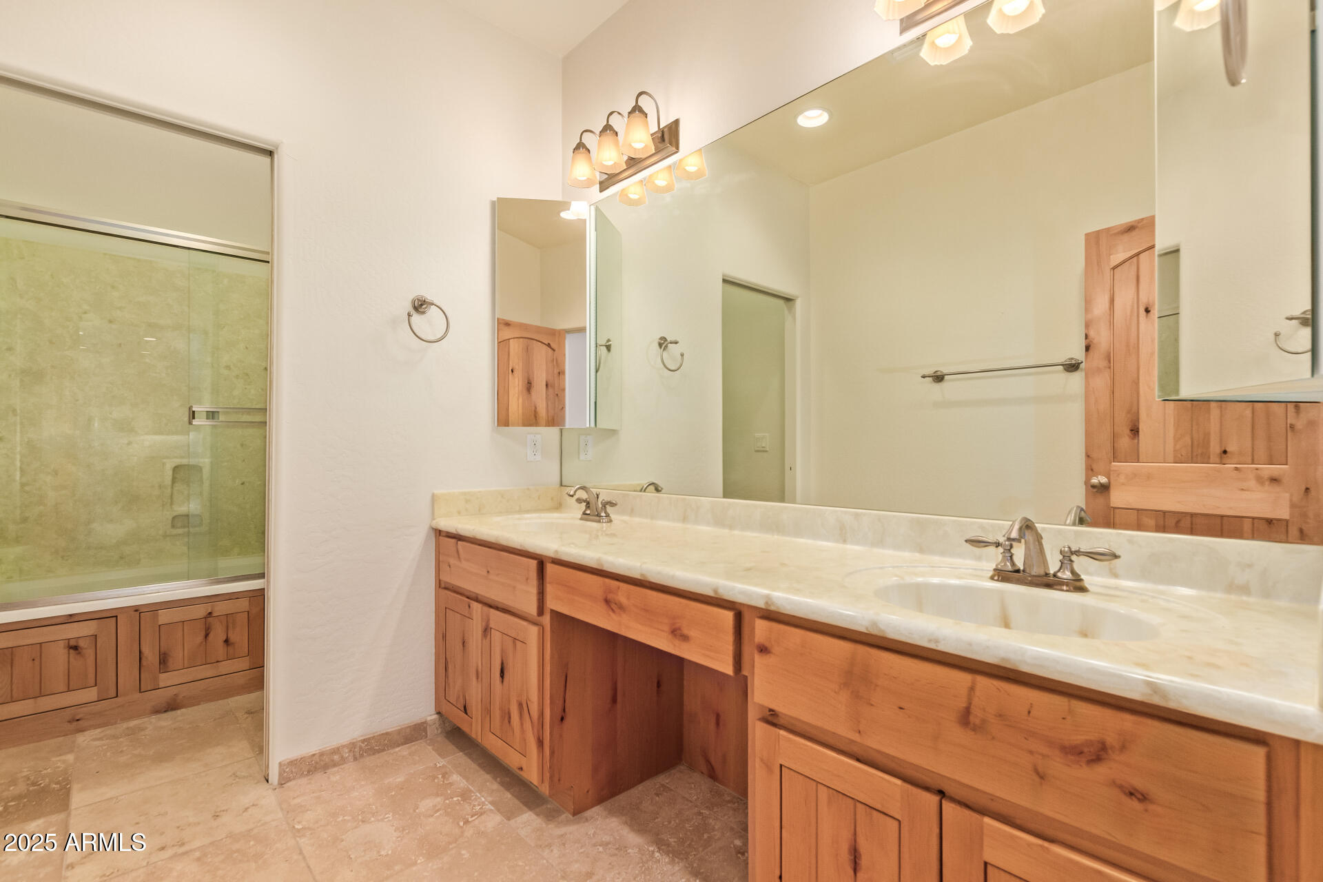 945 N MOUNTAIN VIEW Road