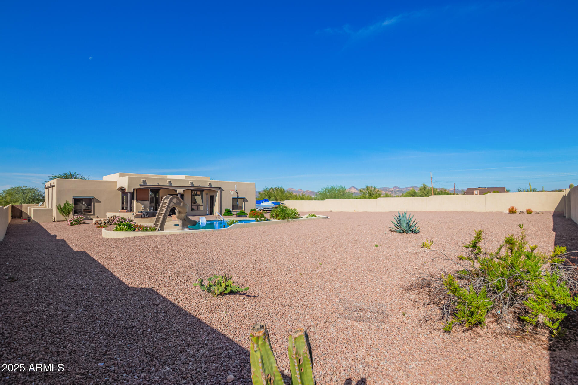 945 N MOUNTAIN VIEW Road