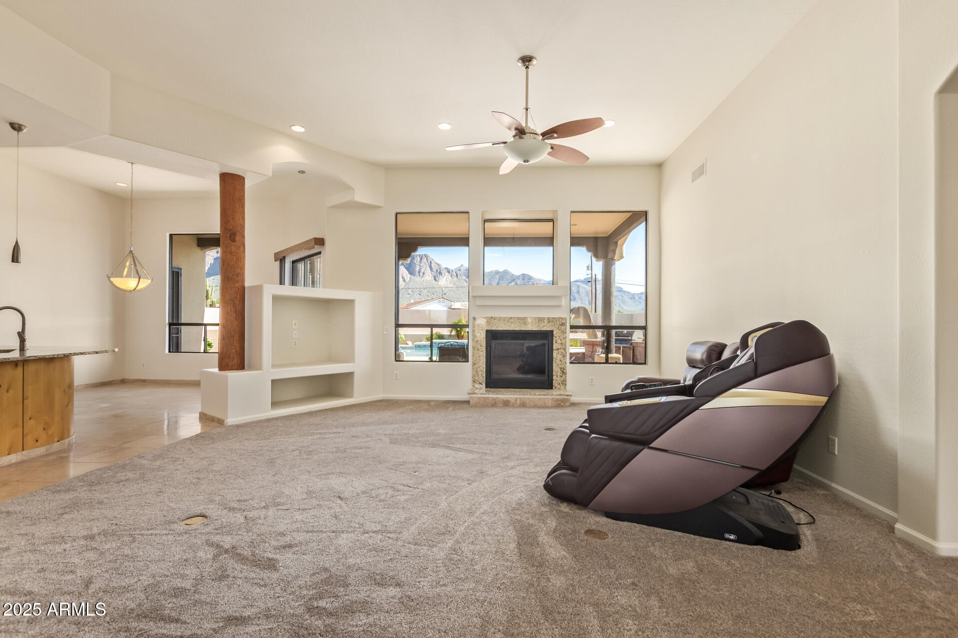 945 N MOUNTAIN VIEW Road