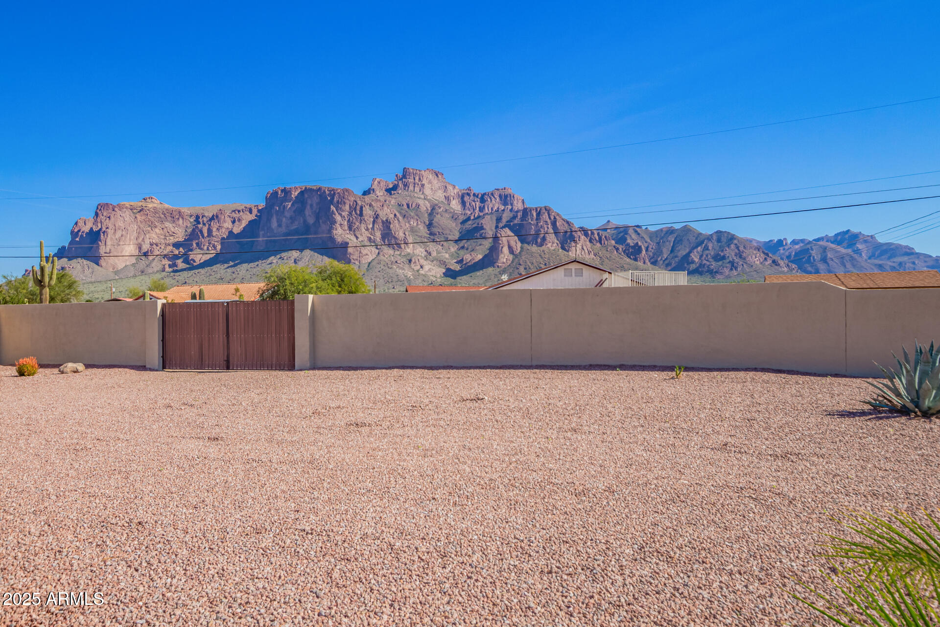 945 N MOUNTAIN VIEW Road