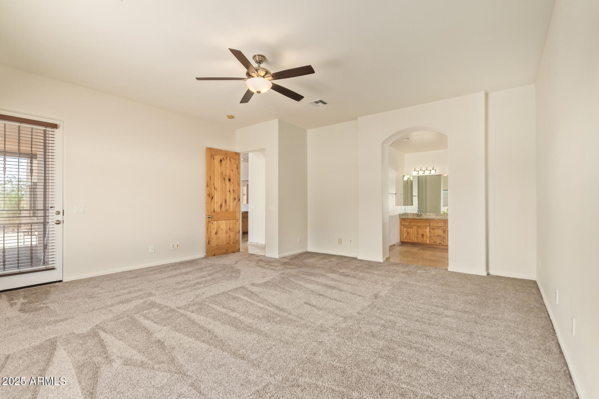 945 N MOUNTAIN VIEW Road