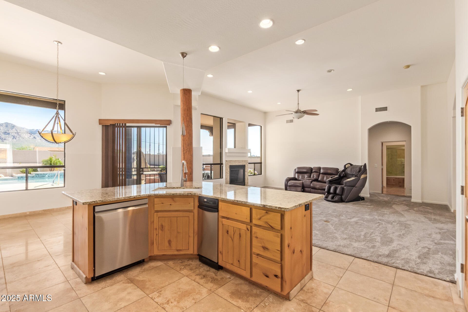 945 N MOUNTAIN VIEW Road