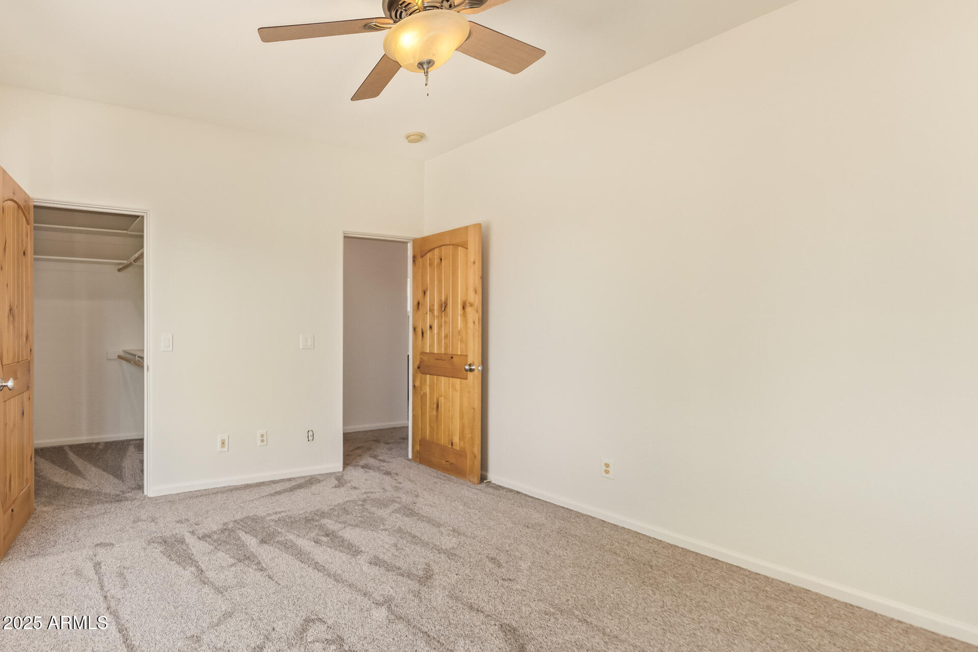 945 N MOUNTAIN VIEW Road