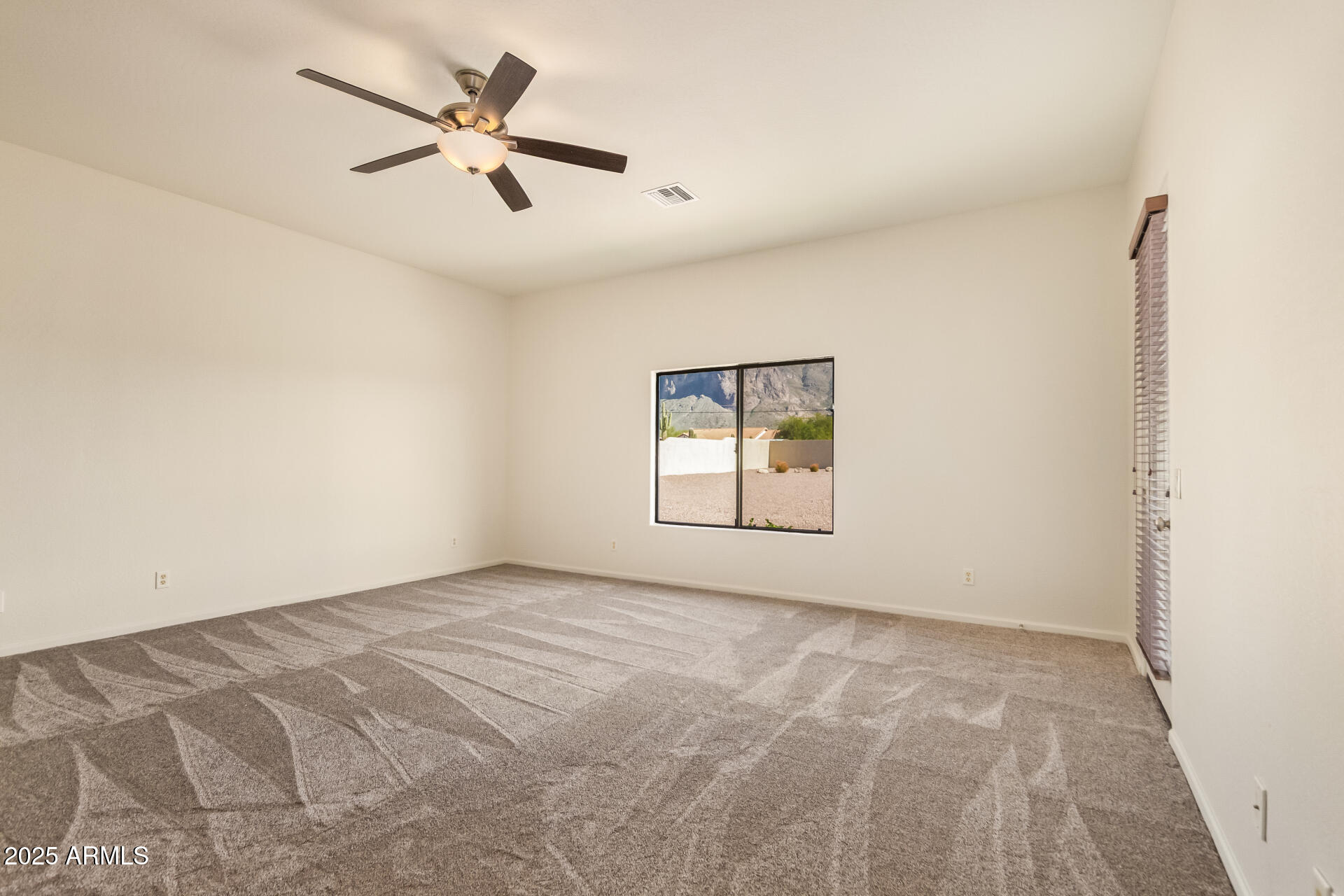 945 N MOUNTAIN VIEW Road