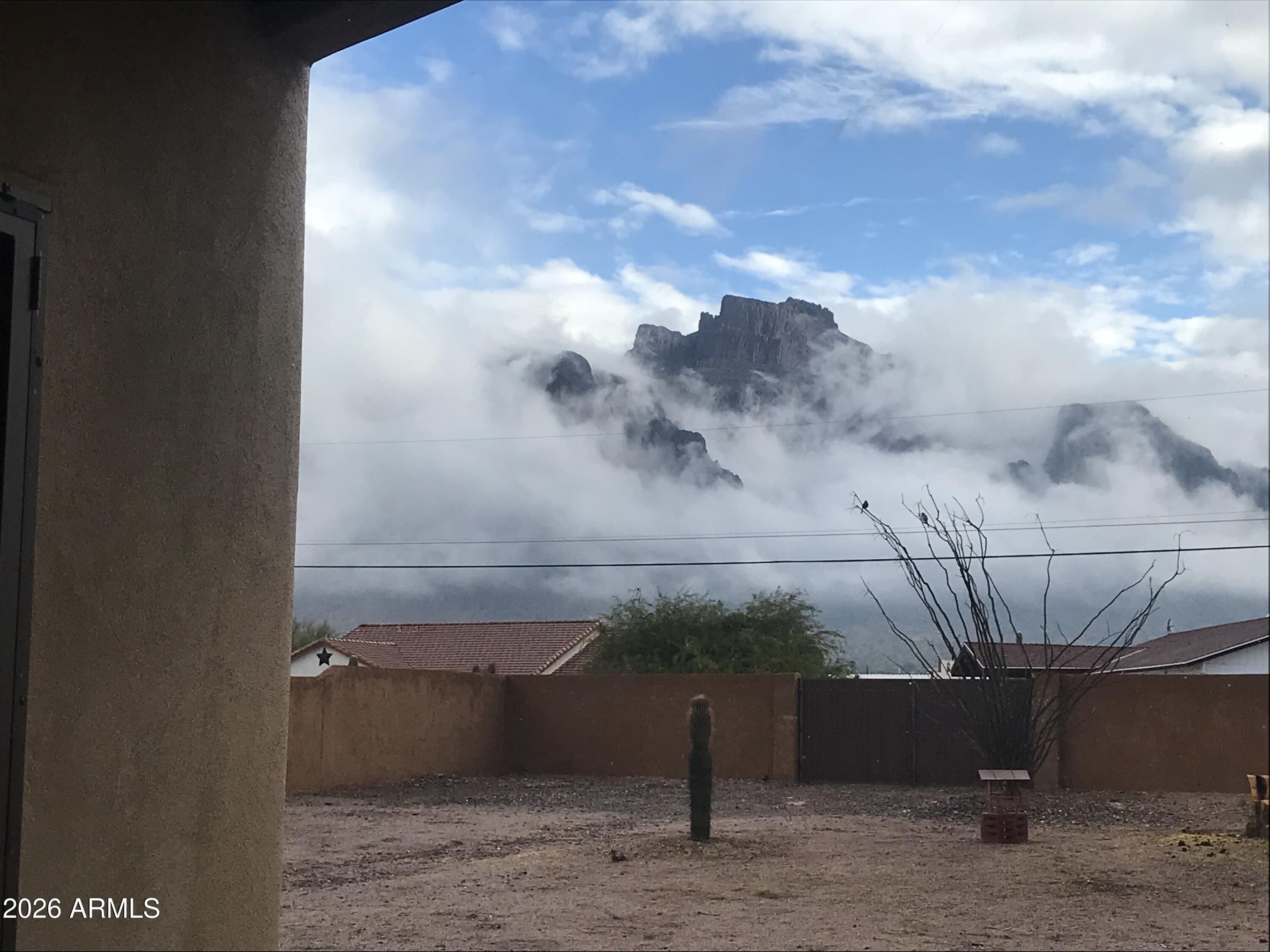 945 N MOUNTAIN VIEW Road