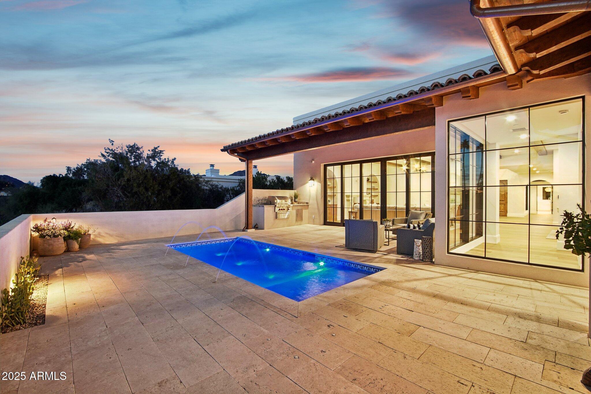 5830 N ECHO CANYON Lane