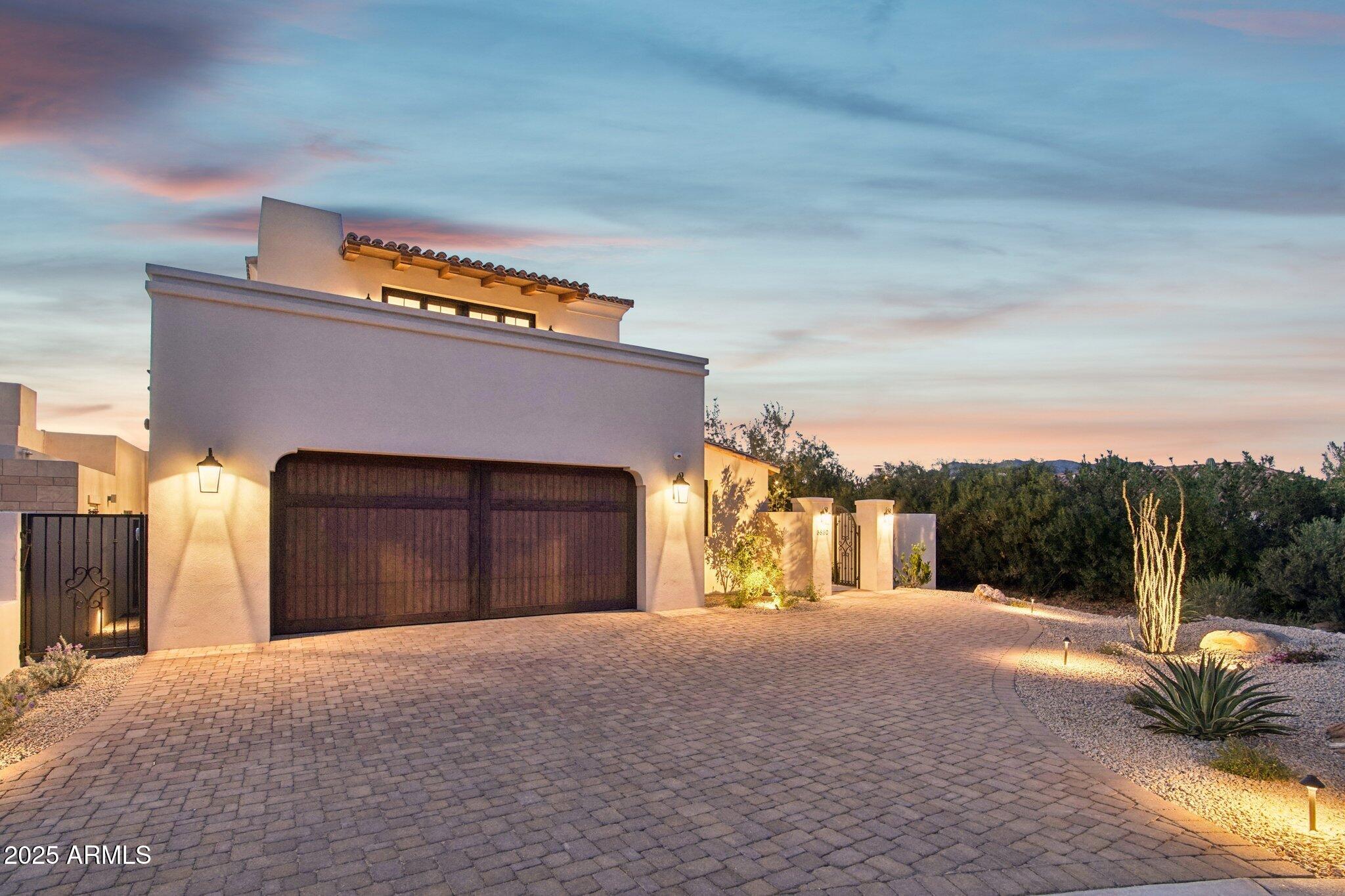 5830 N ECHO CANYON Lane