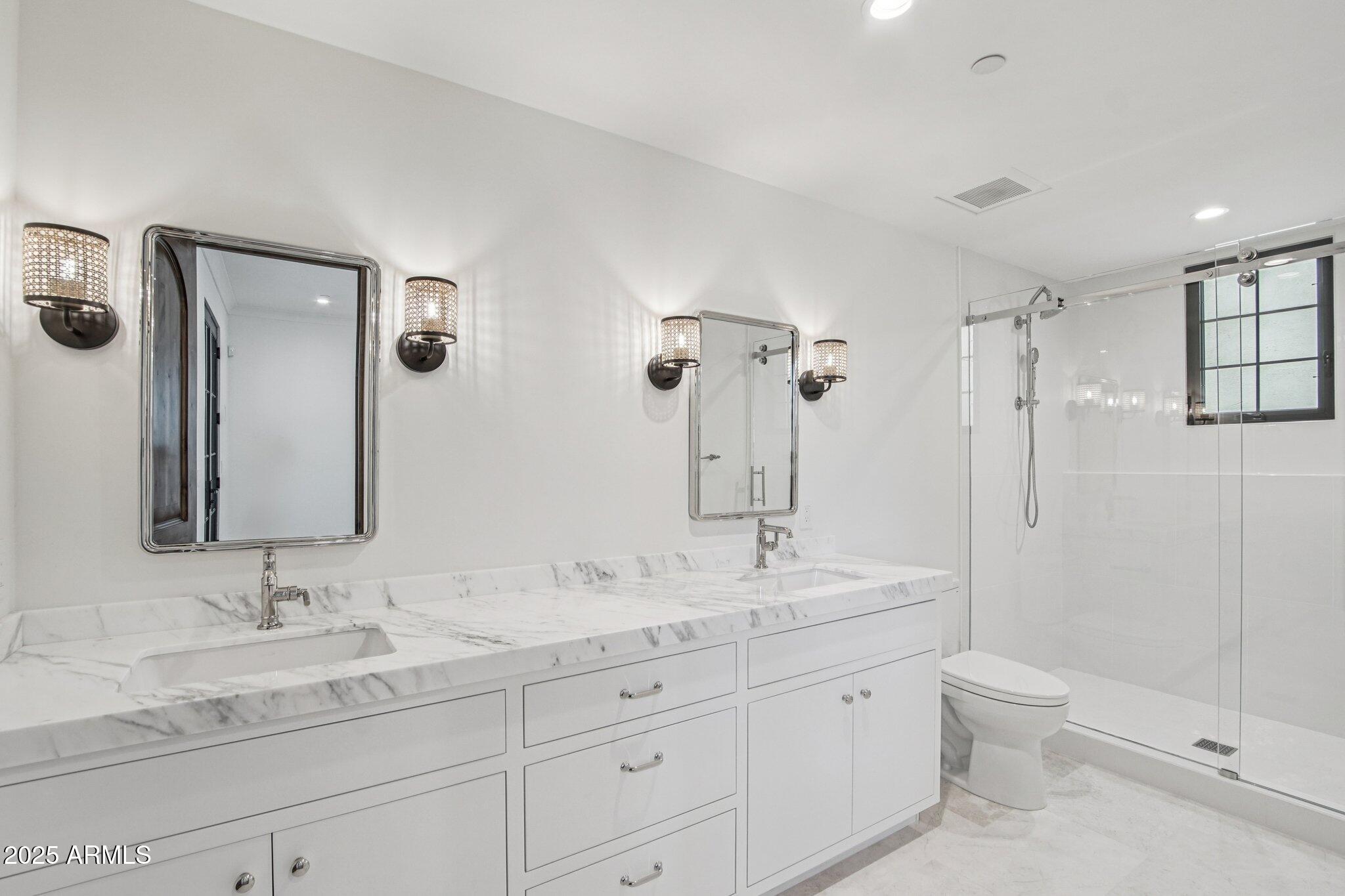 5830 N ECHO CANYON Lane