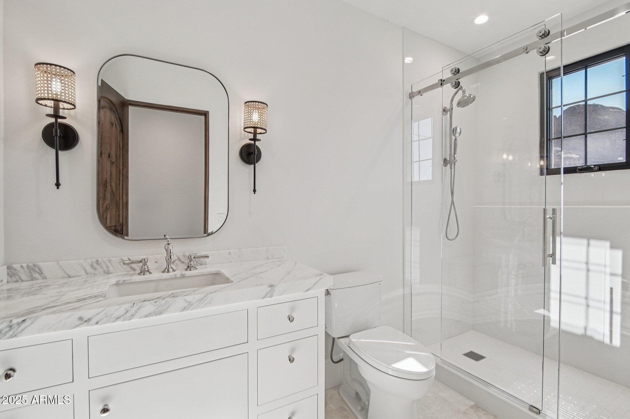 5830 N ECHO CANYON Lane