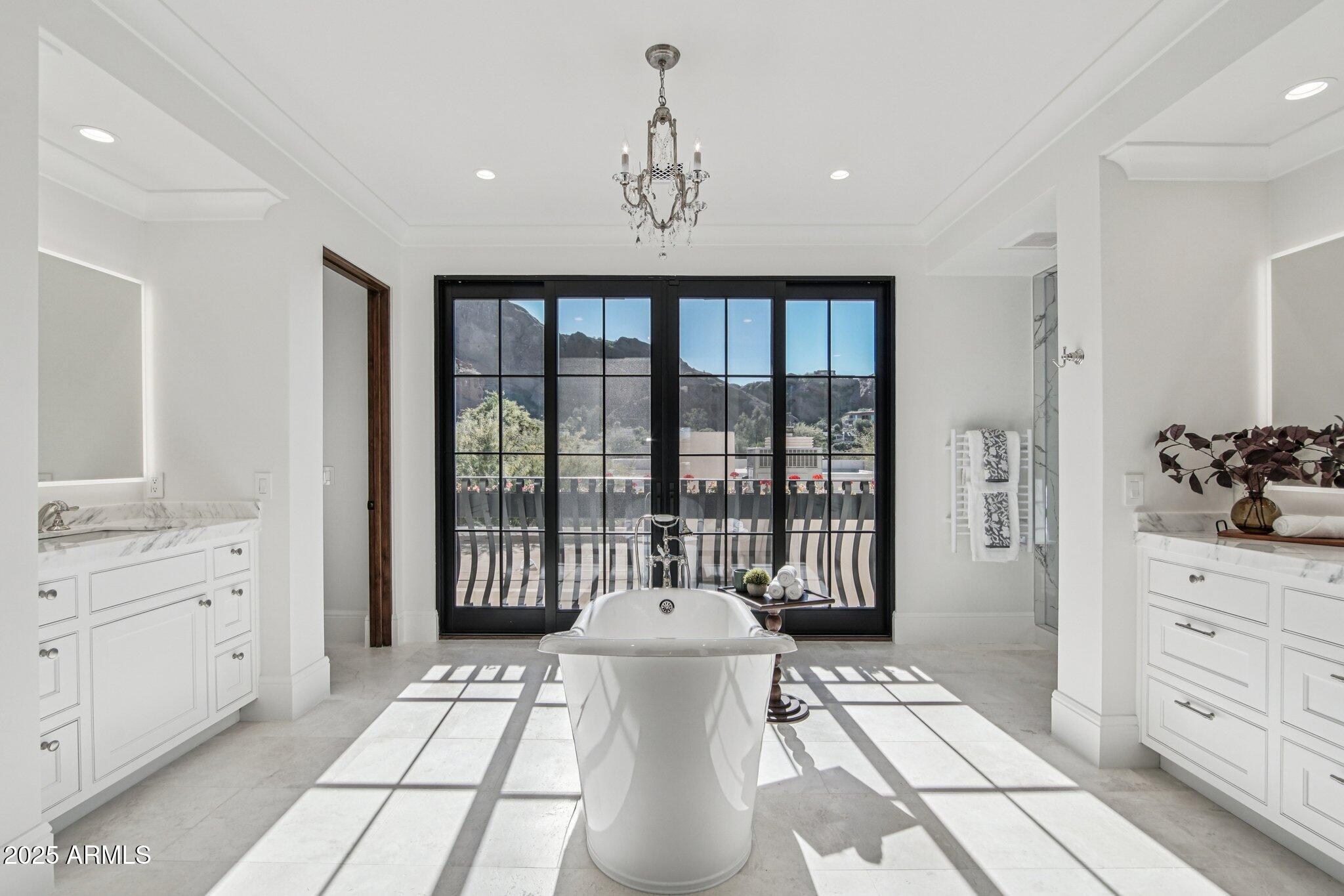 5830 N ECHO CANYON Lane