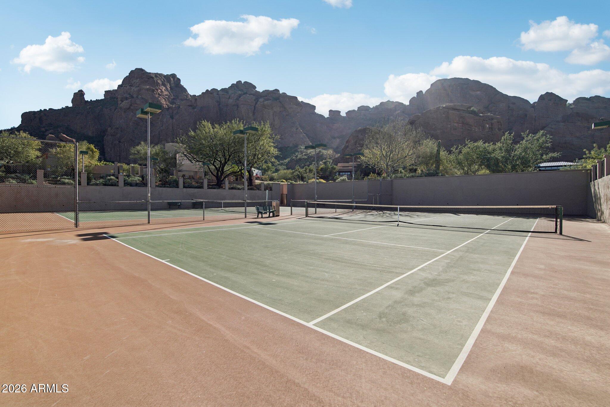 5830 N ECHO CANYON Lane